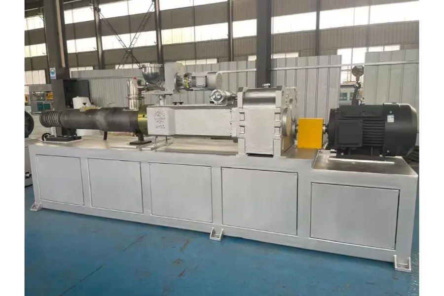 Dây chuyền sản xuất ống nhựa PVC: Comrise ra mắt dòng sản phẩm mới có hộp số tích hợp và ốc vít cao cấp