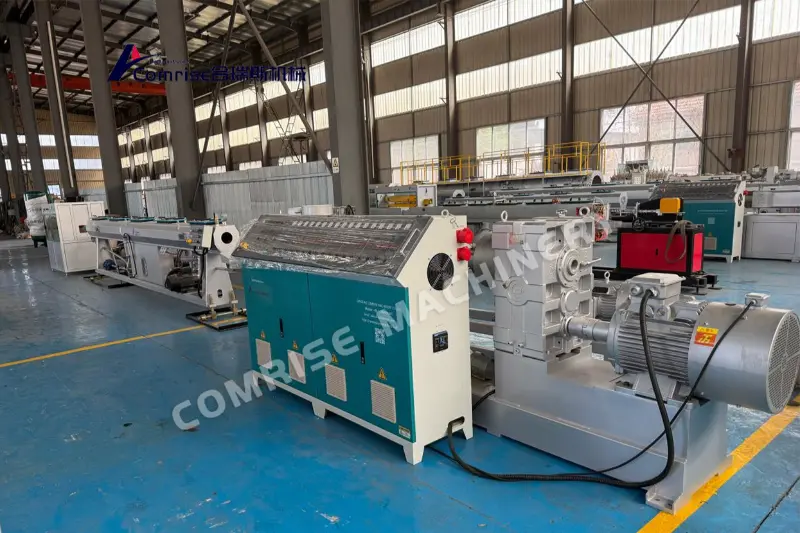 Khách hàng đến nhà máy của chúng tôi để kiểm tra máy ống PE và máy ống PVC của họ rất hài lòng